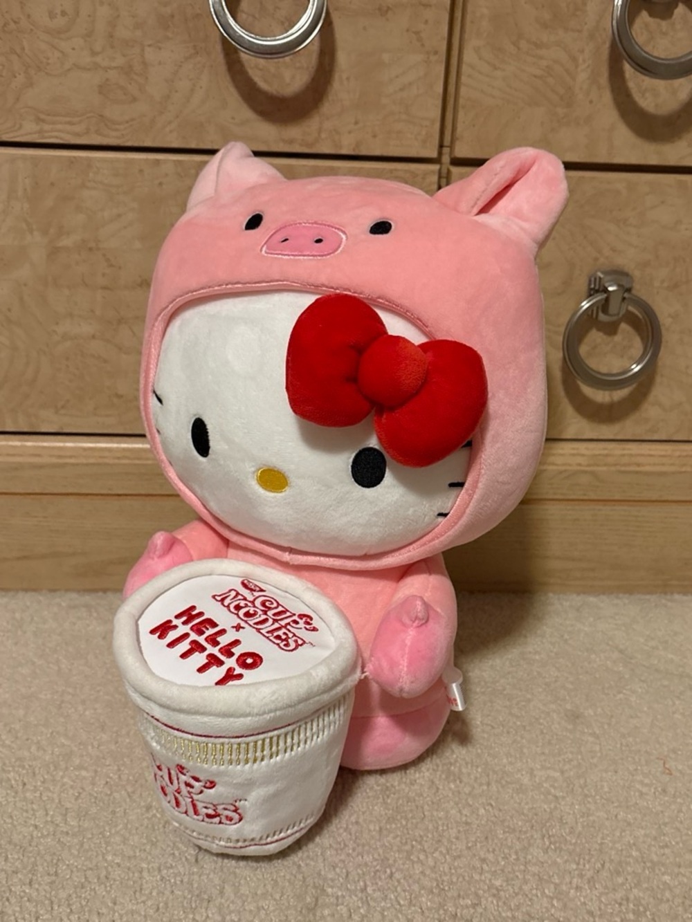 Hello Kitty Plush x Nissin noodle cup